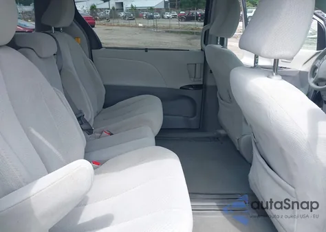 2011 Toyota Sienna Le V6 из США, поврежденный, VIN 5TDKK3DCXBS156054